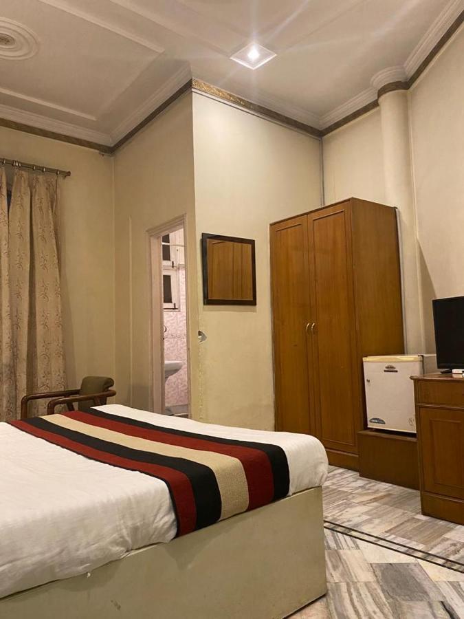 Lavi Hotel Hari Darshan - 10 Meter From Golden Temple アムリトサル エクステリア 写真
