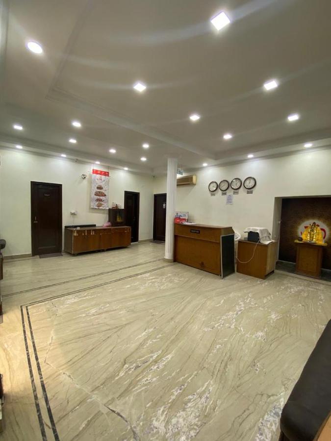 Lavi Hotel Hari Darshan - 10 Meter From Golden Temple アムリトサル エクステリア 写真