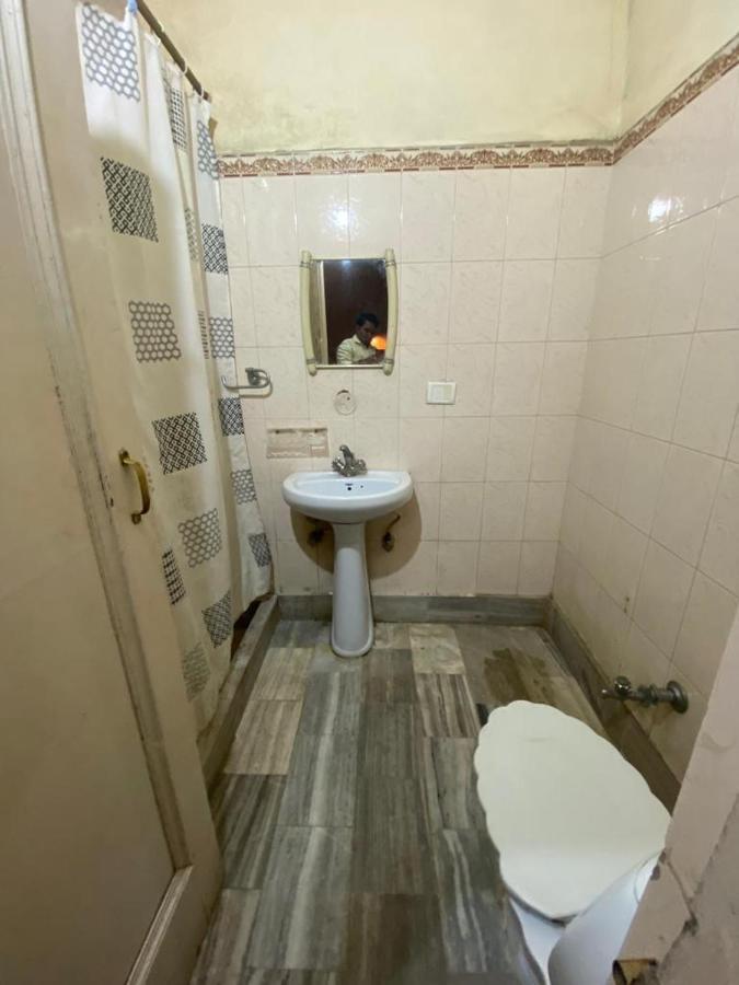 Lavi Hotel Hari Darshan - 10 Meter From Golden Temple アムリトサル エクステリア 写真